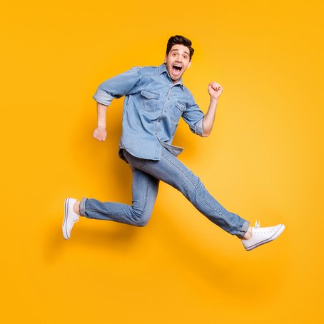 Dieser Mann freut sich über effiziente Prozesse Dieser Mann freut sich über effiziente Prozesse